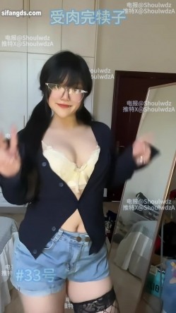 PUA大神【受肉完犊子】VIP福利，操控举牌，超多反差学生小母狗，紫薇裸舞 截图1