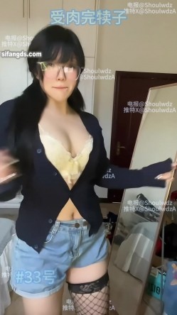 PUA大神【受肉完犊子】VIP福利，操控举牌，超多反差学生小母狗，紫薇裸舞 截图6