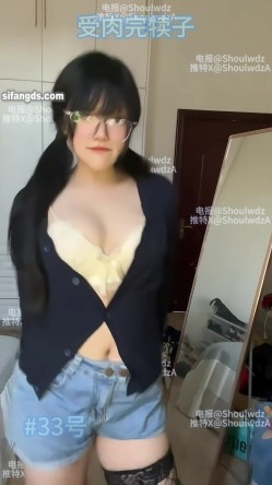 PUA大神【受肉完犊子】VIP福利，操控举牌，超多反差学生小母狗，紫薇裸舞 截图7