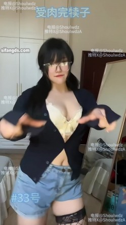 PUA大神【受肉完犊子】VIP福利，操控举牌，超多反差学生小母狗，紫薇裸舞 截图8