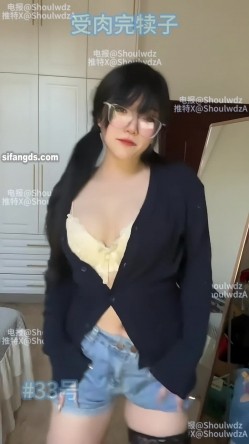 PUA大神【受肉完犊子】VIP福利，操控举牌，超多反差学生小母狗，紫薇裸舞 截图13