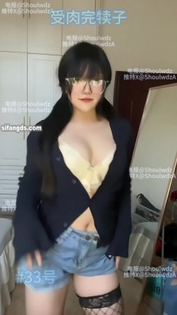 PUA大神【受肉完犊子】VIP福利，操控举牌，超多反差学生小母狗，紫薇裸舞 截图15