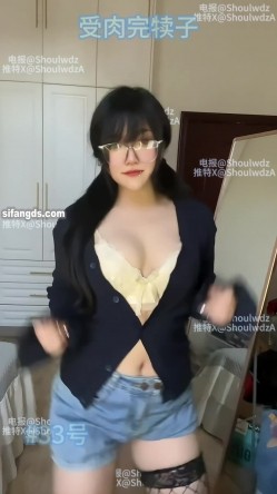 PUA大神【受肉完犊子】VIP福利，操控举牌，超多反差学生小母狗，紫薇裸舞 截图16