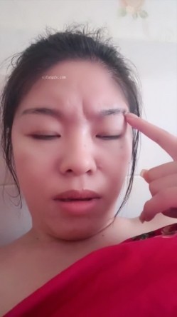 超反差眼镜少妇【95全能阿姨】体制内夫妻下海赚外快，疯狂舔脚性爱，真实爽死 截图12