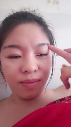 超反差眼镜少妇【95全能阿姨】体制内夫妻下海赚外快，疯狂舔脚性爱，真实爽死 截图13
