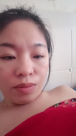 超反差眼镜少妇【95全能阿姨】体制内夫妻下海赚外快，疯狂舔脚性爱，真实爽死 截图14