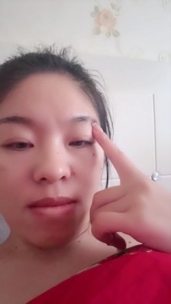 超反差眼镜少妇【95全能阿姨】体制内夫妻下海赚外快，疯狂舔脚性爱，真实爽死 截图15
