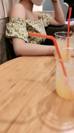 骚逼少妇【番茄】极品白虎一线天，诱人的小肉缝，户外道具自慰潮喷，逼塞道具探店 截图1