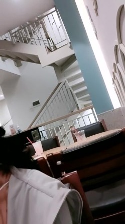 骚逼少妇【番茄】极品白虎一线天，诱人的小肉缝，户外道具自慰潮喷，逼塞道具探店 截图2