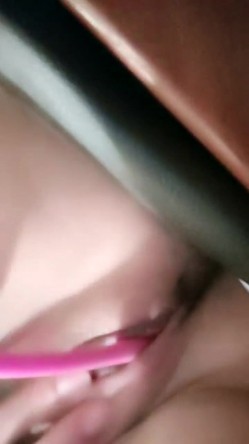 骚逼少妇【番茄】极品白虎一线天，诱人的小肉缝，户外道具自慰潮喷，逼塞道具探店 截图14