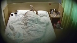 精品酒店偷拍貌似学霸的学生情侣眼镜妹子和男友入住三天两夜怒操多次极尽的释放 截图16