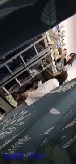 【某某门事件】女室友偷拍年轻妹子宿舍，一众妹子春光乍泄，专门坑室友，似乎还是直播，牛逼！ 截图12