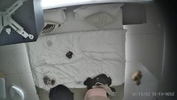 酒店上帝视角偷拍女友换上情趣睡衣后被小伙用超长大黑牛狂怼骚逼 截图5