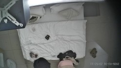 酒店上帝视角偷拍女友换上情趣睡衣后被小伙用超长大黑牛狂怼骚逼 截图11