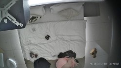 酒店上帝视角偷拍女友换上情趣睡衣后被小伙用超长大黑牛狂怼骚逼 截图16