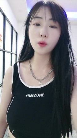 00后超级胸【紫惜姐姐】大奶子可以砸死人，粉色大乳晕狂捏巨乳，抖奶掰穴，跳蛋磨蹭骚穴 截图1