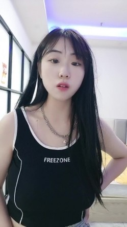 00后超级胸【紫惜姐姐】大奶子可以砸死人，粉色大乳晕狂捏巨乳，抖奶掰穴，跳蛋磨蹭骚穴 截图3