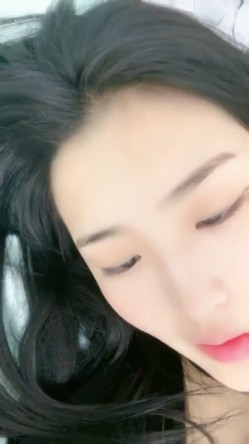 嫩妹新人出道 青春气息很足的小尤物 水野宝贝7月最新视频 谁能想到这颜值居然长了这么肥的骚逼 截图11