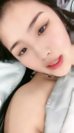 嫩妹新人出道 青春气息很足的小尤物 水野宝贝7月最新视频 谁能想到这颜值居然长了这么肥的骚逼 截图12