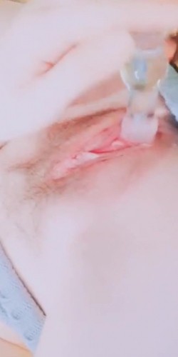 最新价值288元网红少女恶犬大尺度订制作品之网红露背毛衣女神 水晶棒强势插入 高清私拍34P 高清原版无水印 截图8