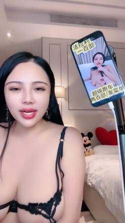 极品少妇主播 『斯佳丽』巨乳肥臀扣逼不停喷水 截图5