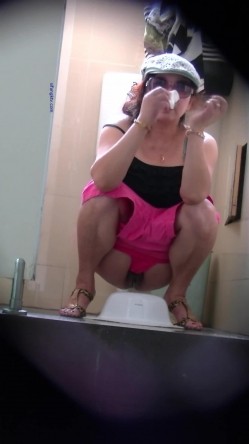女蹲厕针孔偸拍各种女人方便~有熟女有良家少妇有年轻小姐姐~特写全景逼脸同框 截图4