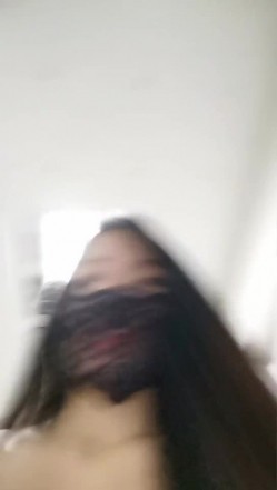 苗条身材骚气妹子连体黑色网袜自慰 卫生道具JJ吸墙上后入抽插地上骑坐 截图13