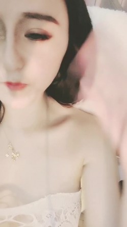 镂空包臀裙网红小姐姐！大奶翘臀身材超棒，双指扣逼振动棒爆菊，假屌猛捅骚穴搞得湿哒哒 截图4