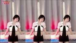 虎牙星秀主播女神级别清纯美女【林小花】首次私人定制露逼裸舞大尺度流出不亏是网红真会整活 截图9