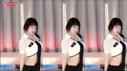 虎牙星秀主播女神级别清纯美女【林小花】首次私人定制露逼裸舞大尺度流出不亏是网红真会整活 截图10
