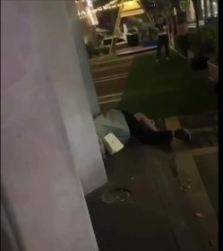 十月最新【网爆门事件】南京市玄武区1912酒吧街 醉酒高跟美女被当街强奸 截图1