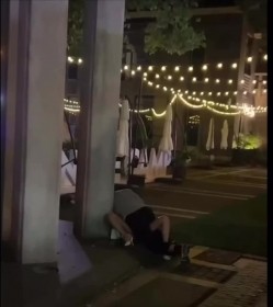 十月最新【网爆门事件】南京市玄武区1912酒吧街 醉酒高跟美女被当街强奸 截图6