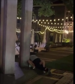 十月最新【网爆门事件】南京市玄武区1912酒吧街 醉酒高跟美女被当街强奸 截图7