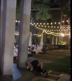 十月最新【网爆门事件】南京市玄武区1912酒吧街 醉酒高跟美女被当街强奸 截图9