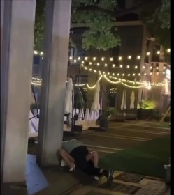 十月最新【网爆门事件】南京市玄武区1912酒吧街 醉酒高跟美女被当街强奸 截图10