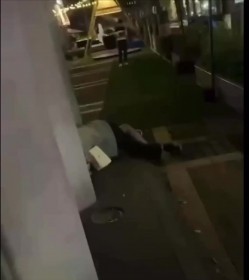 十月最新【网爆门事件】南京市玄武区1912酒吧街 醉酒高跟美女被当街强奸 截图12