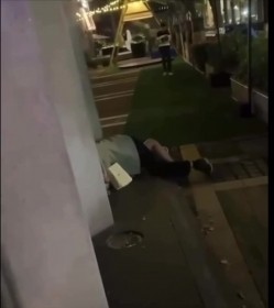 十月最新【网爆门事件】南京市玄武区1912酒吧街 醉酒高跟美女被当街强奸 截图13