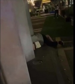 十月最新【网爆门事件】南京市玄武区1912酒吧街 醉酒高跟美女被当街强奸 截图16