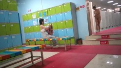 女人坑女人！游泳馆女宾换衣间内部真实曝光，超高颜值美少女身材真好，而且还是保守型的 截图5