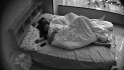 情趣酒店 极品大奶女生 一对豪乳又大又挺 女生做爱也狂野 身体被对起来操 精液射满全身和脸上 截图3