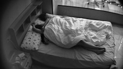 情趣酒店 极品大奶女生 一对豪乳又大又挺 女生做爱也狂野 身体被对起来操 精液射满全身和脸上 截图6