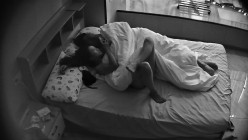 情趣酒店 极品大奶女生 一对豪乳又大又挺 女生做爱也狂野 身体被对起来操 精液射满全身和脸上 截图7