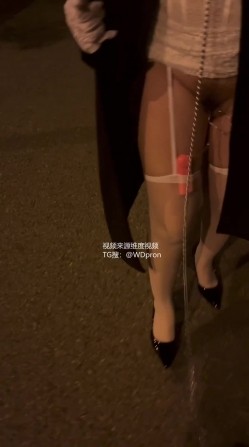 微胖女友共享、爱穿JK3P粉丝活动一场接一场「乖乖妻」婚纱露出，3P活动单男分享内射丈夫继续刷锅，一旁是熟睡的丈夫 截图6