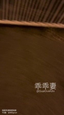 微胖女友共享、爱穿JK3P粉丝活动一场接一场「乖乖妻」婚纱露出，3P活动单男分享内射丈夫继续刷锅，一旁是熟睡的丈夫 截图7