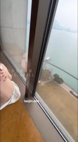 推特大神，露脸，退役空姐，【苏州小霸王SguaiWang】，偏爱老A8，高质量人妻，五星级酒店啪啪超清！ 截图3