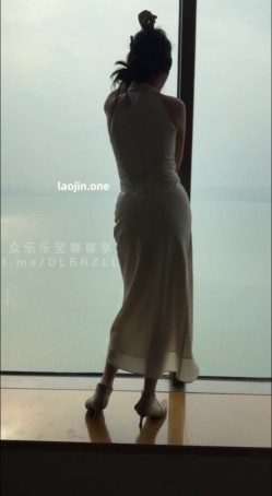 推特大神，露脸，退役空姐，【苏州小霸王SguaiWang】，偏爱老A8，高质量人妻，五星级酒店啪啪超清！ 截图13