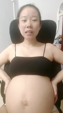 大肚子孕妇被干了~【孕妇负债下海】，多场啪啪~过瘾，小穴超粉，这得好几个月了，贼刺激，少见 截图4