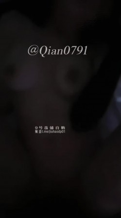 NTR绿帽情侣『小千』出道至今全档资源，水手服 银色包臀裙 淫荡JK白丝，掰开蜜穴3P前后夹击，被干得翻白眼 截图13