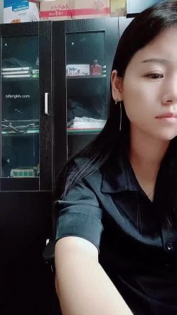 【寂寞财务姐姐】办公室玩跳蛋 厕所同事撒尿声音都听到~ ~ 这班上得真是刺激，黑丝骚逼，人气爆棚 截图1