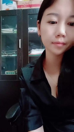 【寂寞财务姐姐】办公室玩跳蛋 厕所同事撒尿声音都听到~ ~ 这班上得真是刺激，黑丝骚逼，人气爆棚 截图5